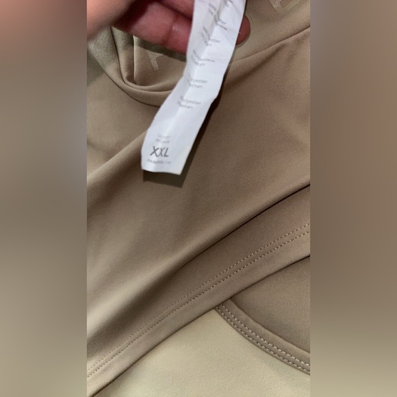 Fabletics cropped tan/cream top size XXL - Picture 4 of 4